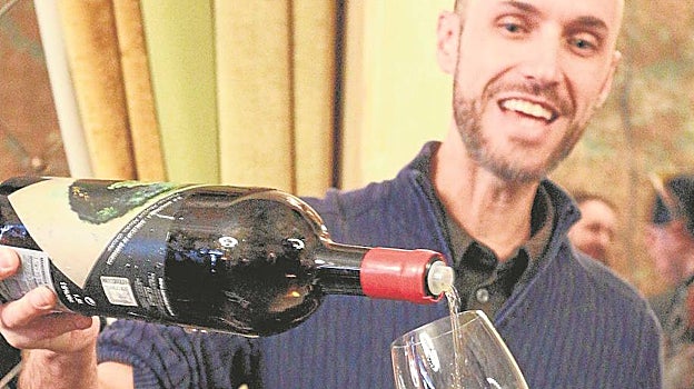 Uno de los asistentes a la cata