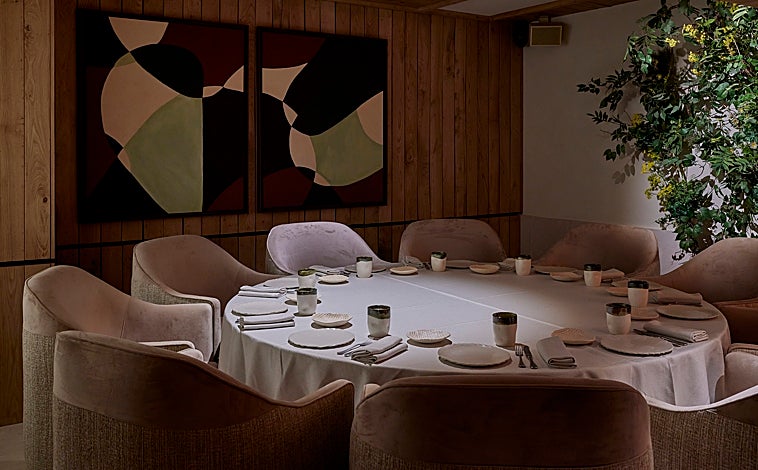 Imagen principal - El nuevo Tragabuches de Madrid servirá guisos y tortilla de patatas, entre otros platos andaluces típicos.