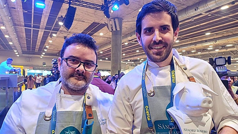 Carlos Grifo, del restaurante Quinqué de Madrid, tras recoger el premio que acredita que su croqueta es la mejor de España