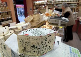 Los quesos franceses, bajo amenaza: el Roquefort y Camembert podrían desaparecer, según los científicos