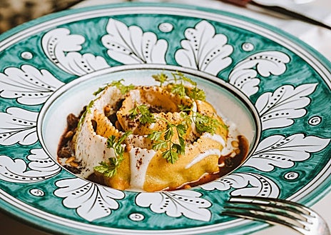 Imagen secundaria 1 - Pizza al metro, la pasta girella al rabo de toro y el entrante Torre Picasso.