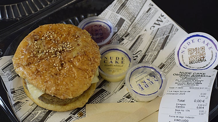 Torrija en forma de hamburguesa de Paula Beer, de Nude Cake, segundo puesto en la categoría de innovación