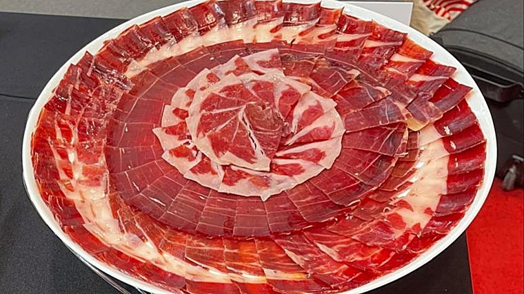 Plato de corte creativo de Rocío Pérez con el que ha ganado también el premio especial del Campeonato de Cortadores de Jamón de Salón Gourmets