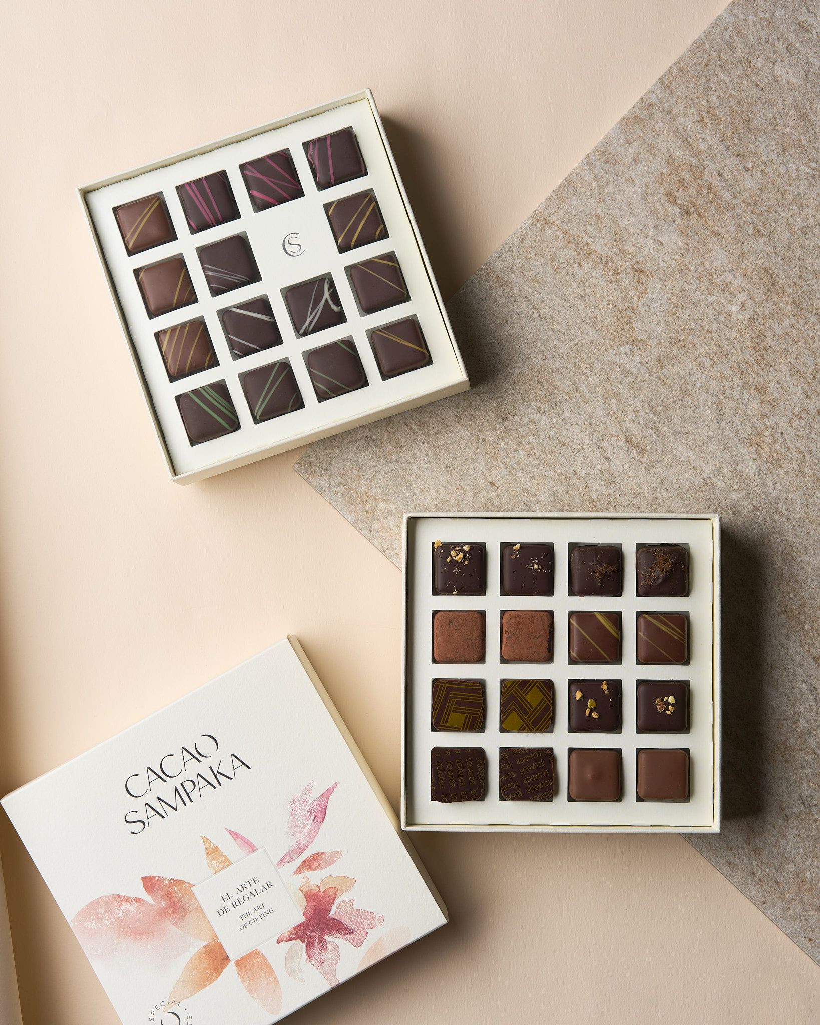 Este Día de la madre la marca de chocolates de lujo Cacao Sampaka propone mimar a la madres con una experiencia sensorial: una selección de los mejores bombones, tabletas y grageas con un diseño único.  Más información, aquí .  