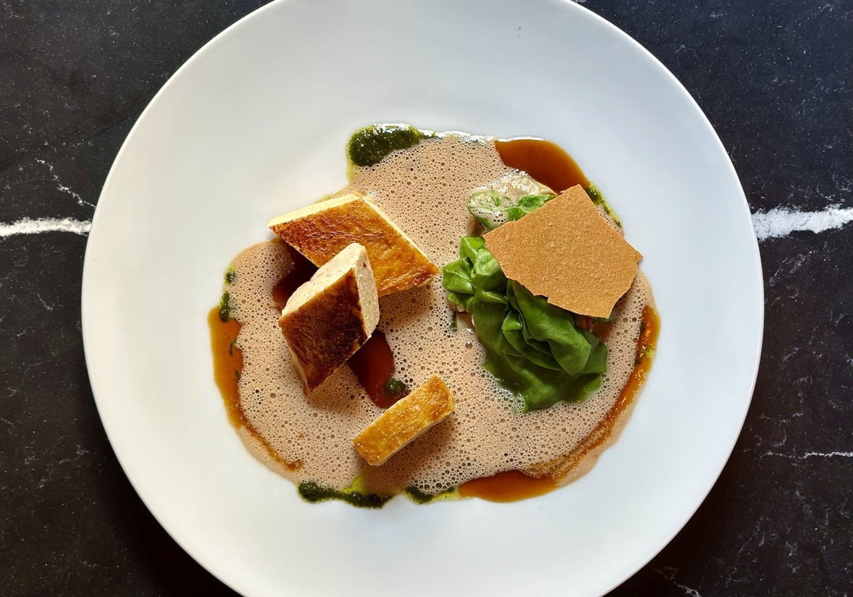 Pato de las Landas con puré de castañas y acelga roja del chef Romain Lascarides en Allégorie