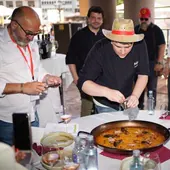 Se inspira en la paella de casa y gana uno de los concursos de arroces más importantes de Valencia