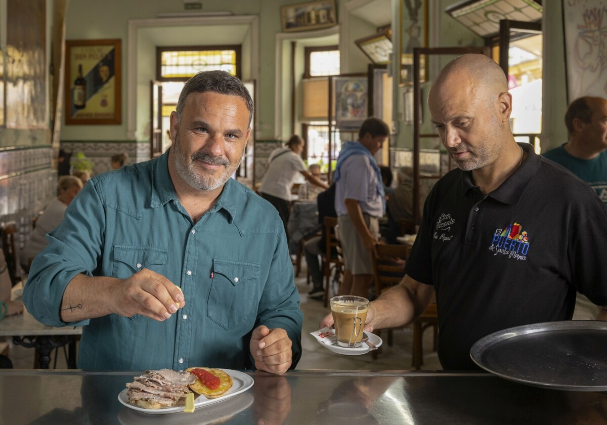 Ángel León, desayunando en Casa Vicente Los Pepes en El Puerto de Santa María