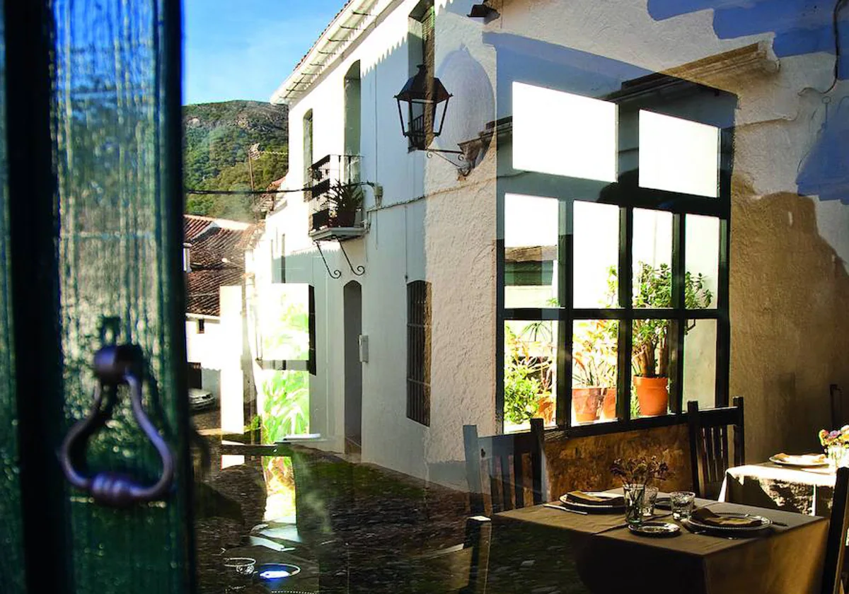 El restaurante cuenta con una terraza para verano