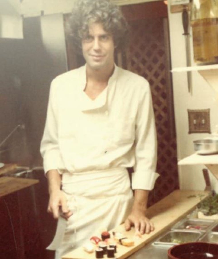 Anthony Bourdain en la cocina del hotel Wales de Nueva York en 1988