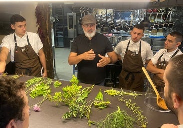 El Panorámix de Jaén que ayuda con las plantas silvestres a los estrellas Michelin