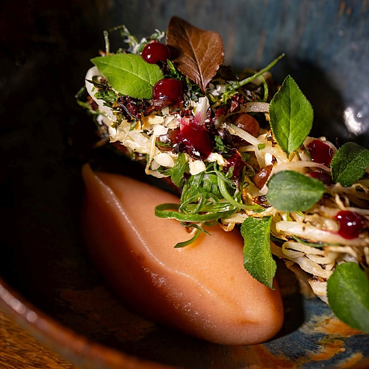 Uno de los platos creativos de Marsia Taha en Gustu, restaurante de La Paz al que ha estado vinculada durante los últimos 13 años de sus carrera profesional
