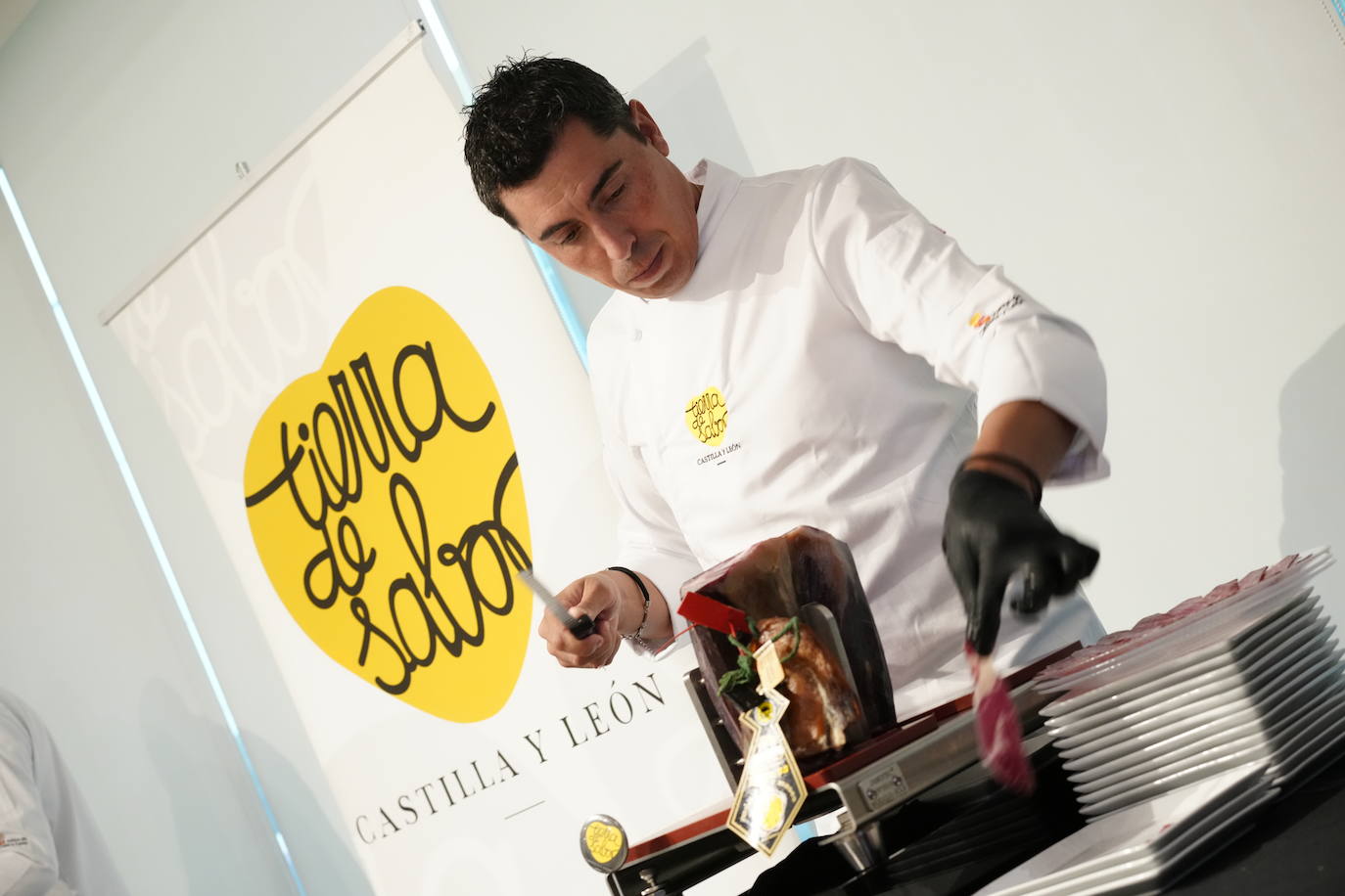 Tierra de Sabor, sello de calidad de los alimentos de Castilla y León, apoyó la celebración de esta gala de los Premios Salsa de Chiles con algunos de sus mejores productos en la sede de Vocento.