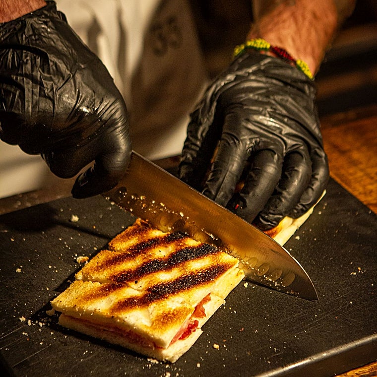 Bikini hecho en la parrilla de Los 33