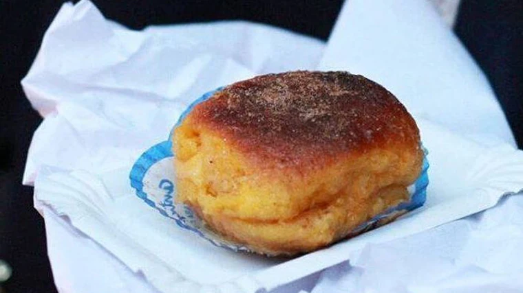 Sponge cake torrija from the Antigua Pastelería del Pozo in Madrid, founded in 1830