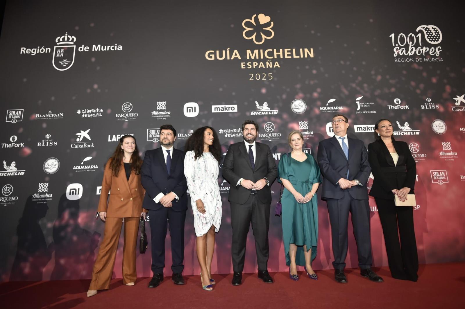 Foto de familia durante la gala de la Guía Michelin