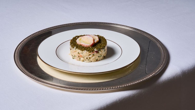 Ensalada de arroz con bogavante y caviar inspirada en los recetarios antiguos de la Casa de Alba