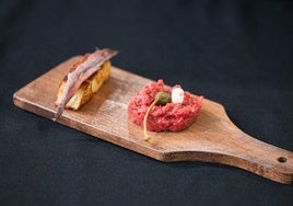 El mejor steak tartar de España se hace en este restaurante detrás de la Gran Vía de Madrid