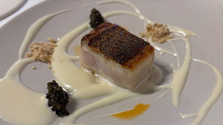 Lubina a la bilbaína con caviar de Garena