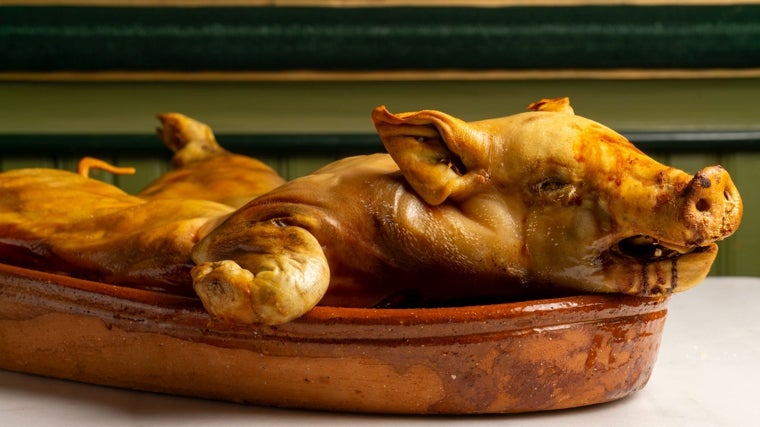 Tostón o cochinillo asado en Casa Duque, Segovía