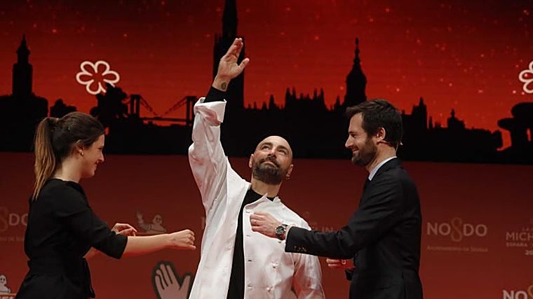 Benito Gómez, de Bardal, en la gala Michelin de 2019 en la que recogió las dos estrellas para su restaurante de Ronda (Málaga)