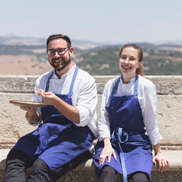 Los chefs de Narea, Jaime Batista y Alejandra Gnisci, galardonados con un sol Repsol este 2025