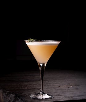 Imagen secundaria 2 - Tiradito de lubina, trío de cebiches y pisco con pomelo de Acholao, en Madrid