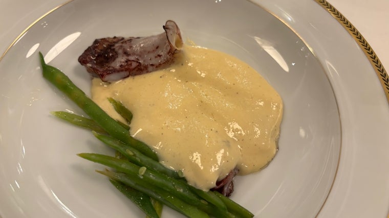 Chipironcito con fréjoles de la huerta y sabayón, en Casa Chuchu