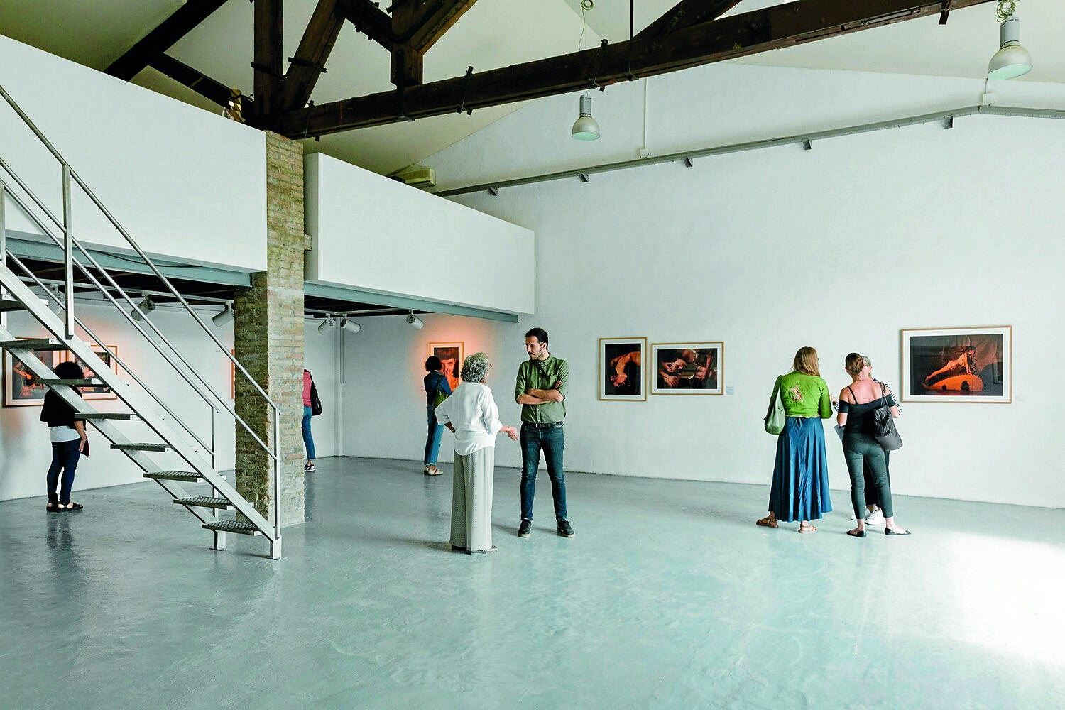 Una exposición en la galería de la bodega Mas d'en Gil