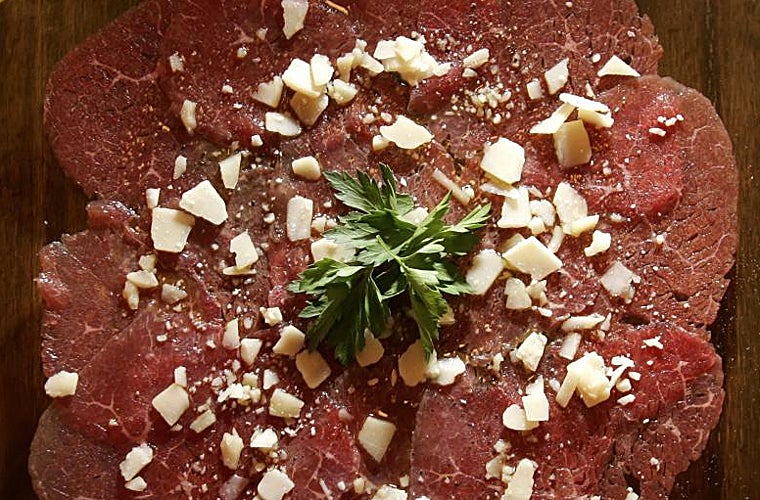 El carpaccio es una buena opción de comer carne
