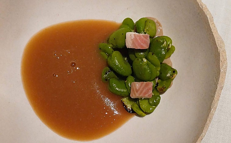 Imagen principal - Algunos de los pases que forman parte del menú degustación de Ababol. Abajo a la izquierda, una de sus versiones de galianos. A la derecha, su secuencia de pato azulón con lentejas 