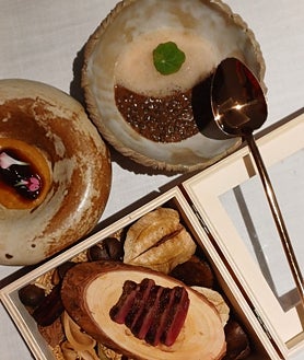 Imagen secundaria 2 - Algunos de los pases que forman parte del menú degustación de Ababol. Abajo a la izquierda, una de sus versiones de galianos. A la derecha, su secuencia de pato azulón con lentejas 