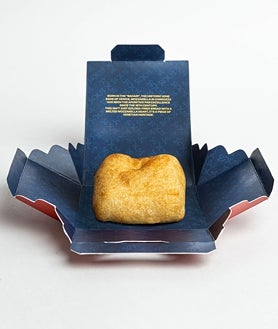 Imagen secundaria 2 - El puesto de Relleno en el Mercado de San Leopoldo, uno de sus ravioles y sus entrantes de queso.