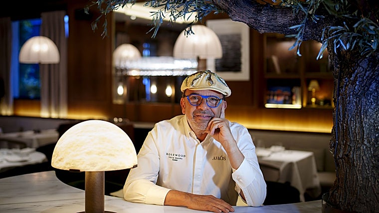 Jesús Sánchez siempre lleva una de sus gorras, tiene una colección