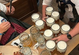 Cerveza del Oktoberfest, la bebida alemana dorada y suave más conocida de Baviera