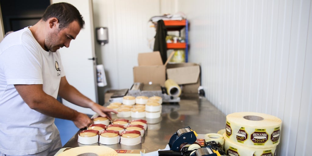 La mejor Torta del Casar se hace en una quesería familiar y cuesta 16 euros
