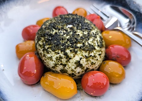 Imagen secundaria 1 - Las croquetas de jamón ibérico, la burrata con tomatitos y las berenjenas de Rita Sibarita