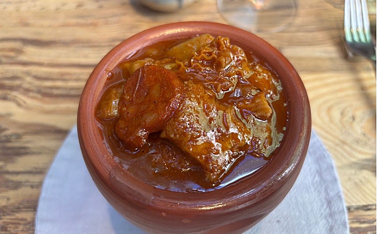 Imagen principal - Callos, embutido de conejo y cordero colmenareño de Montia