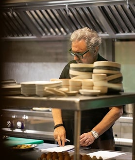 Imagen secundaria 2 - La ensaladilla con gambas de Huelva de Calvero y su chef, Juanjo López