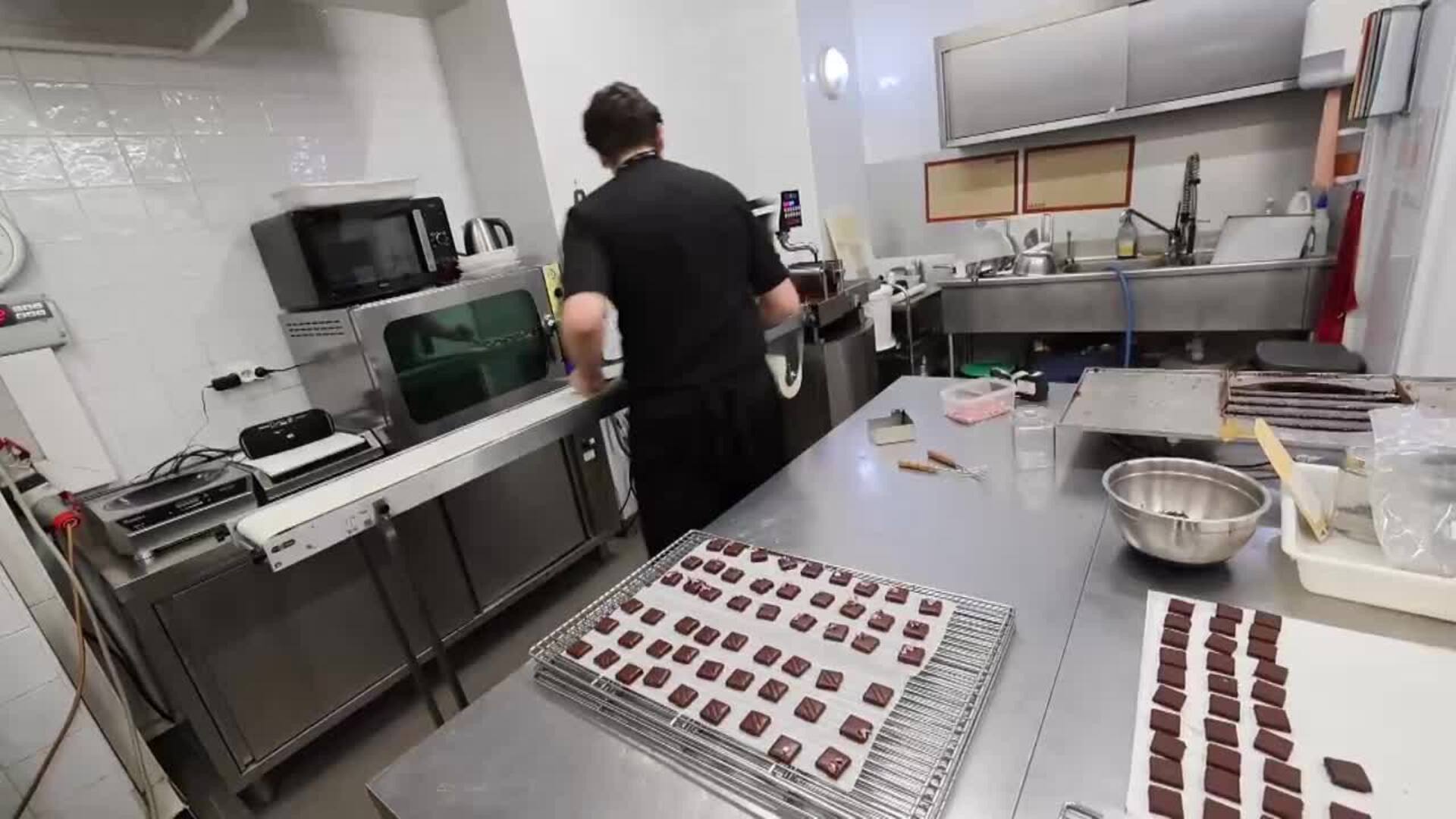 La industria del dulce se refuerza en Francia con bombones florales antes de Navidad