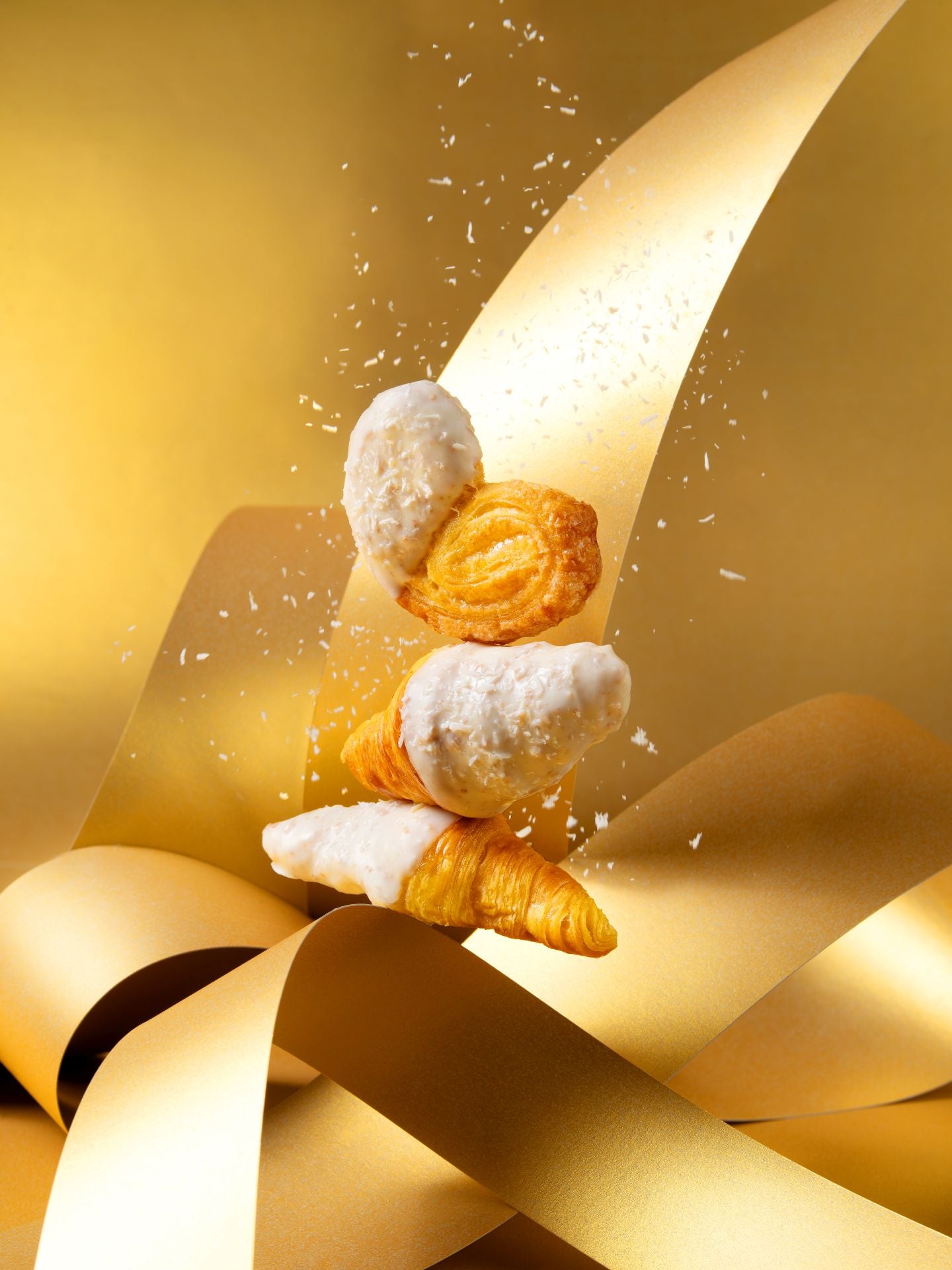 ﻿Manolito navideño. Los famosísimos Manolitos y las Palmitas de Manolo Bakes se visten de Navidad; con sabor a coco cremoso, toque de almendra y barquillo crujiente serán un imprescindible en las sobremesas navideñas. Precio: desde 6,20€. WEB: manolobakes.com