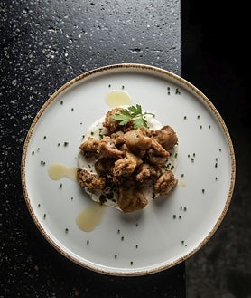 Imagem Secundária 2 - Franco Malasisa, Brazza e seus pães achatados doces e batidos.
