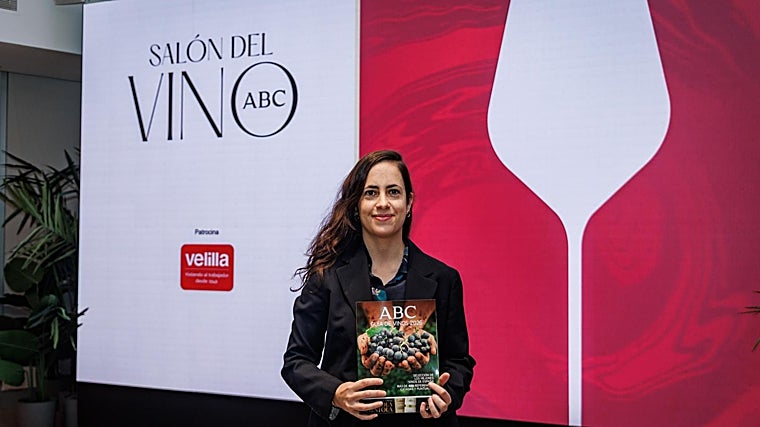 Pilar Cavero with the Wine Guide at the ABC Wine Show