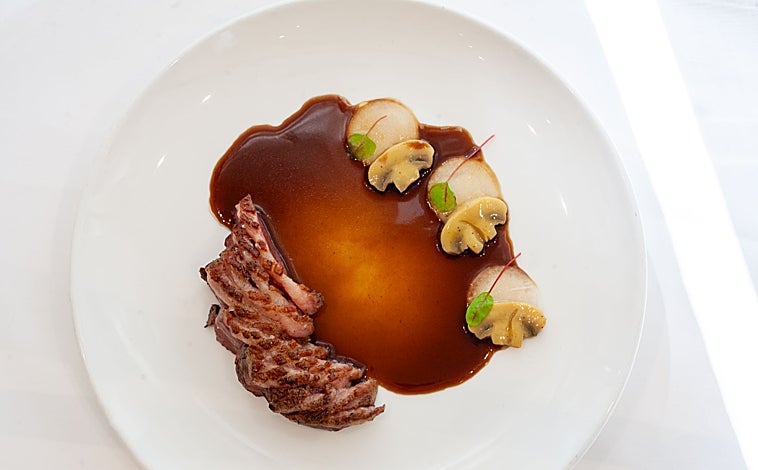 Imagem principal – Pato Magret e Truta dos Pirenéus Assada de Carande com o Chef Carlos Carande.