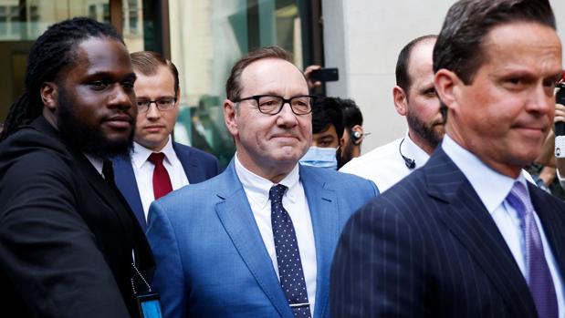 Kevin Spacey, acusado de cuatro agresiones sexuales, queda en libertad hasta la próxima vista