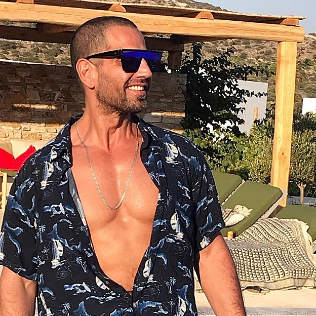 Cristian Villela posando para una fotografía