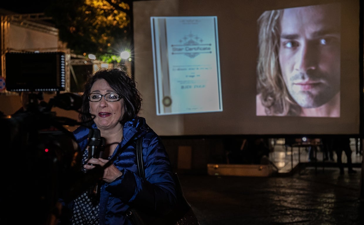 Santina, madre de Mario Biondo en un homenaje en Palermo