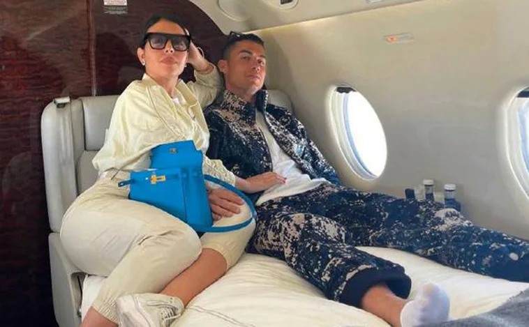 La web que expone los abusos de los famosos del jet privado: «Nos dicen que nos sintamos mal por volar una vez al año y ellos lo cogen cada dos días»