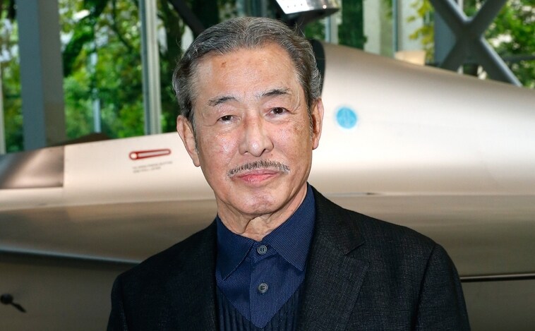 Issey Miyake, el diseñador que sobrevivió a la bomba de Hiroshima y le hacía las camisetas negras a Jobs
