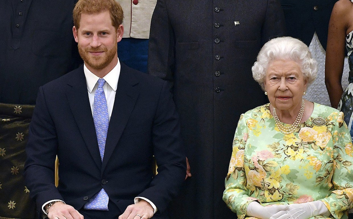 El príncipe Harry y la reina Isabel II
