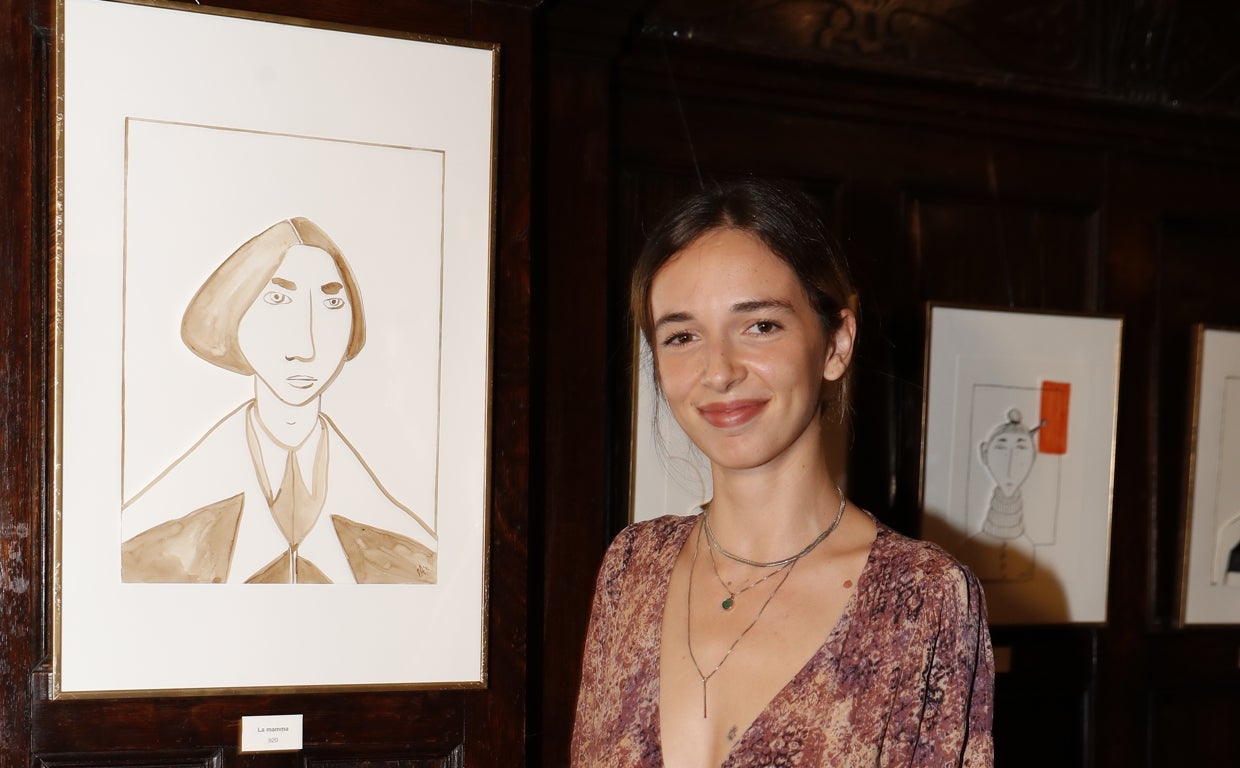 Palito Dominguín junto a una de sus obras